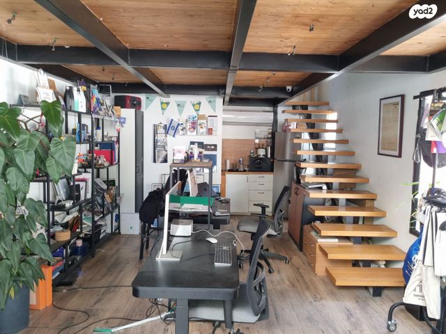 מונטיפיורי, הרכבת