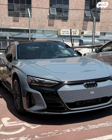 מודעת רכב אאודי E-tron GT