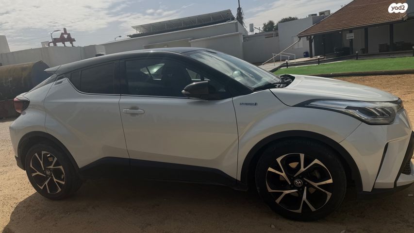 מודעת רכב טויוטה C-HR