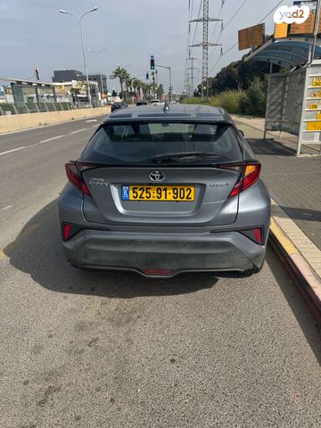 מודעת רכב טויוטה C-HR