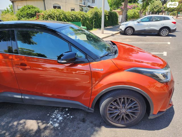 מודעת רכב טויוטה C-HR