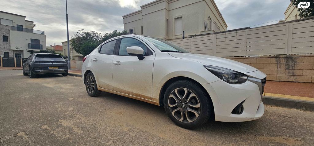 מודעת רכב מאזדה 2