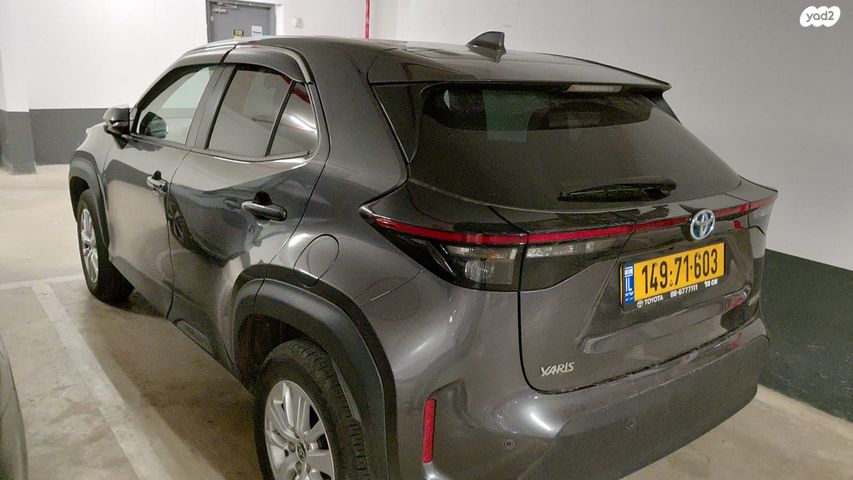 מודעת רכב טויוטה יאריס קרוס