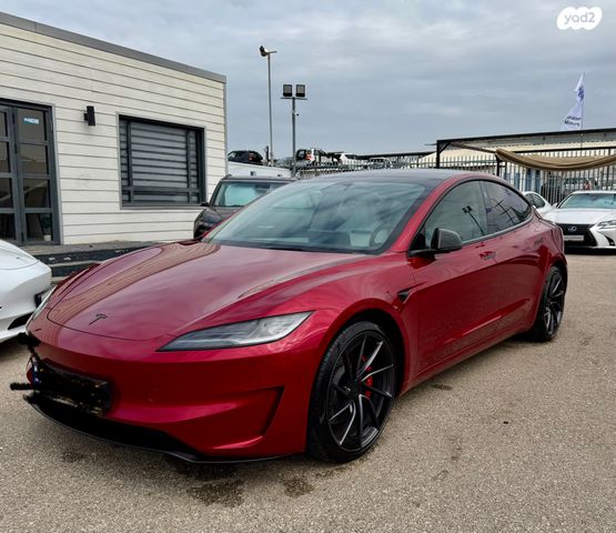 מודעת רכב טסלה מודל 3