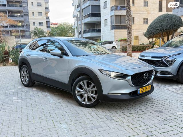 מודעת רכב מאזדה CX-30
