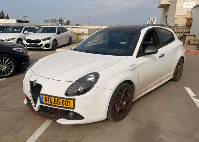 מודעת רכב אלפא רומיאו ג'ולייטה