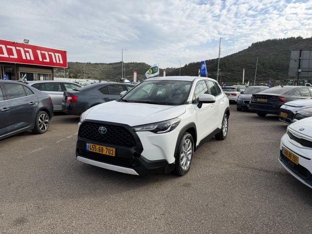 מודעת רכב טויוטה קורולה קרוס