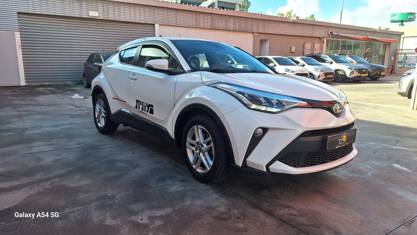מודעת רכב טויוטה C-HR