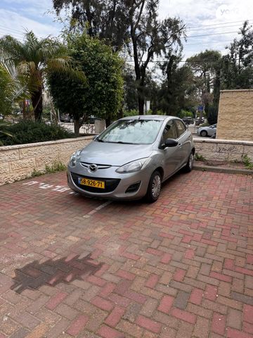 מודעת רכב מאזדה 2