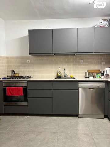 יהודה בורלא 26