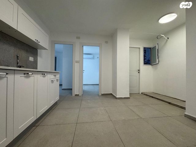 דרך יד לבנים 208