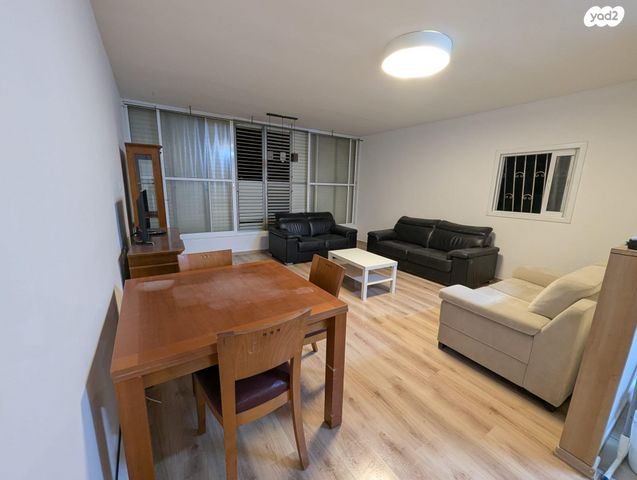 אוסטשינסקי 11