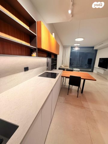 דרך מנחם בגין 160