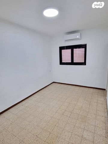 שדרות ירושלים 14