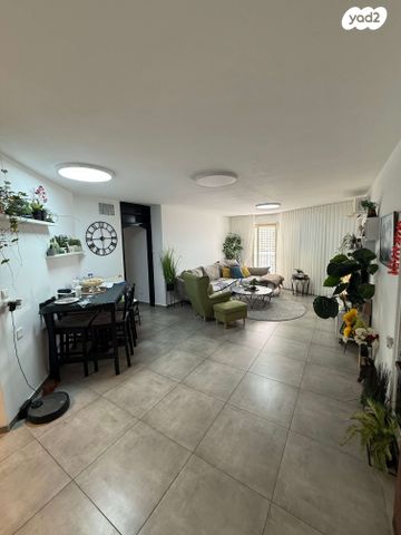 שדרות משה שרת 8