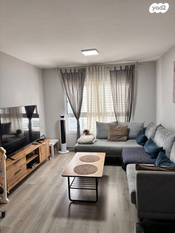 נחום הנביא 11