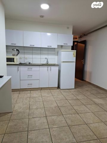 מונטיפיורי, הרכבת