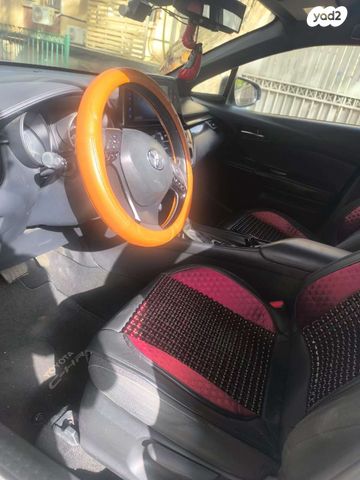 מודעת רכב טויוטה C-HR