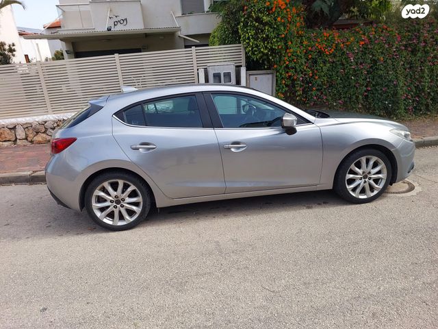 מודעת רכב מאזדה 3