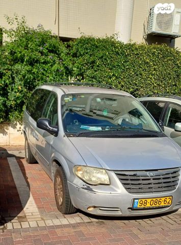 מודעת רכב קרייזלר טאון אנד קאנטרי