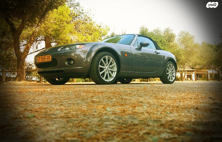 מודעת רכב מאזדה MX-5