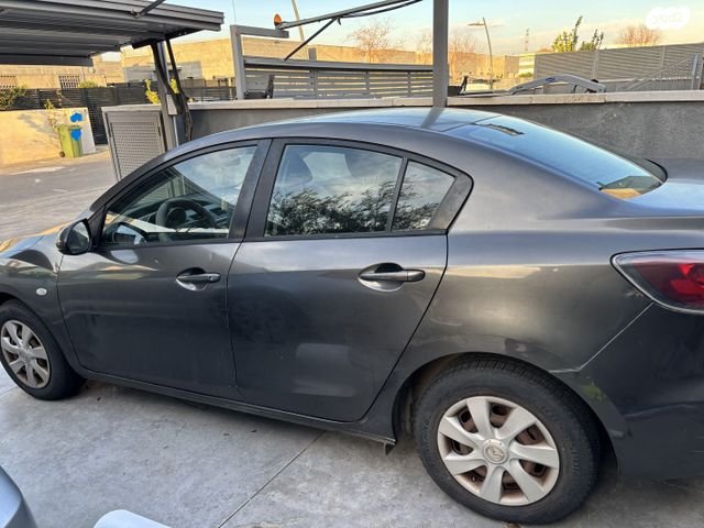 מודעת רכב מאזדה 3