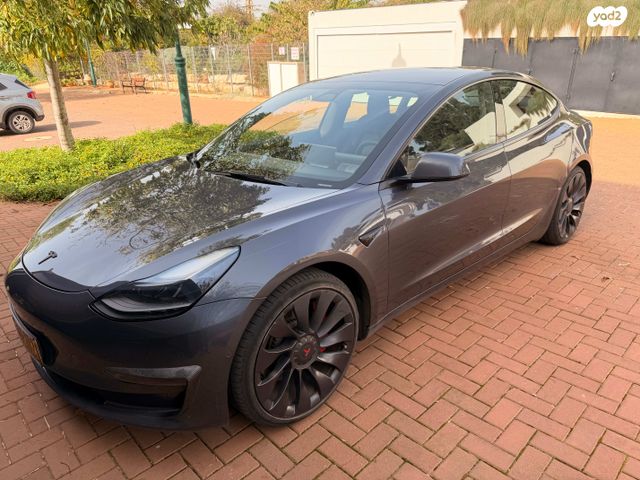מודעת רכב טסלה מודל 3