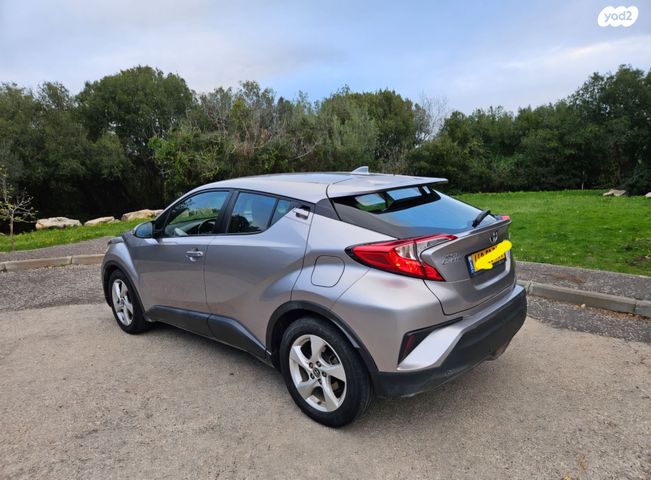 מודעת רכב טויוטה C-HR