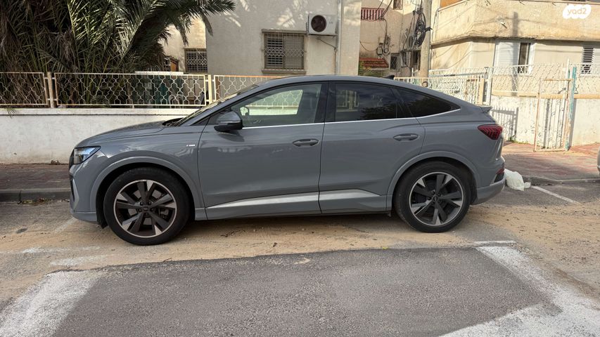 מודעת רכב אאודי Q4 e-tron