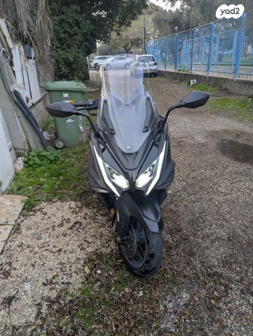 מודעת רכב קימקו AK 550