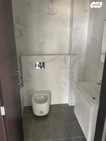 דרך מנחם בגין 158