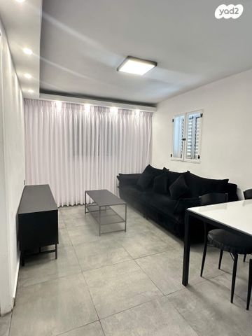 העשרים ואחד 4