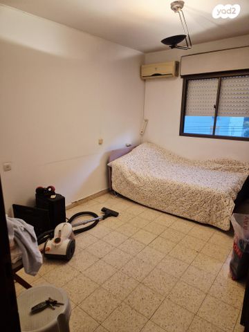 אביגדור המאירי 4