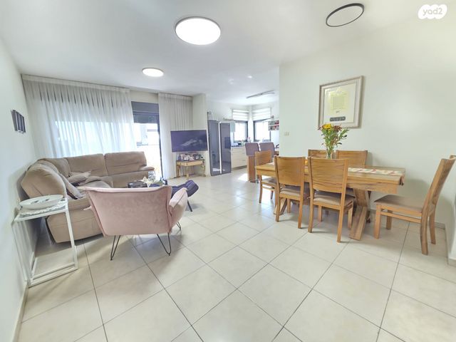 דירה, ג' / מרכז מזרח העיר, רחובות