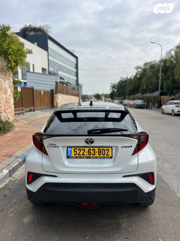 מודעת רכב טויוטה C-HR