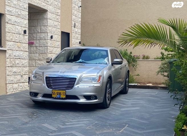 מודעת רכב קרייזלר 300