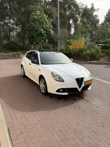 מודעת רכב אלפא רומיאו ג'ולייטה