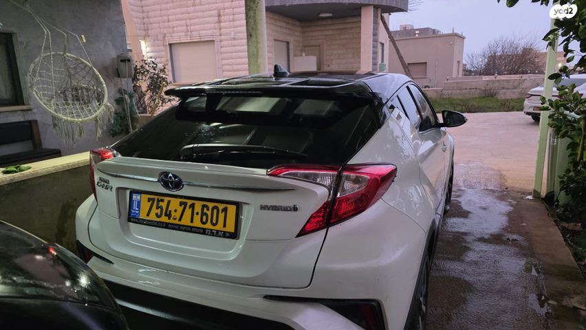 מודעת רכב טויוטה C-HR