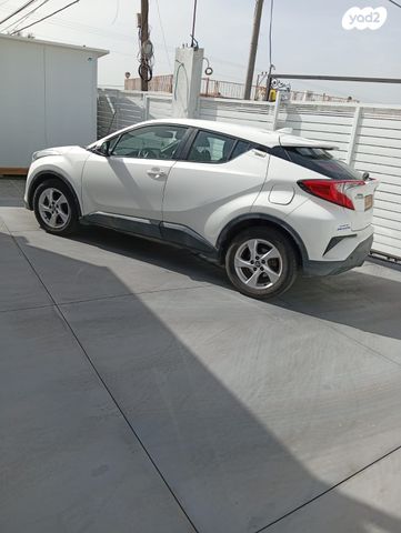 מודעת רכב טויוטה C-HR