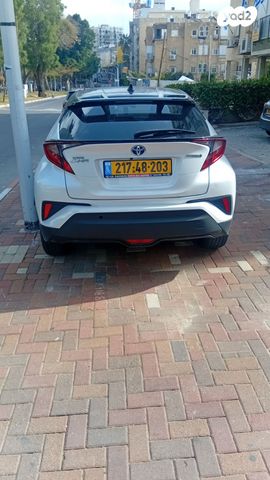 מודעת רכב טויוטה C-HR