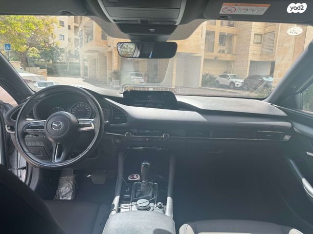 מודעת רכב מאזדה 3
