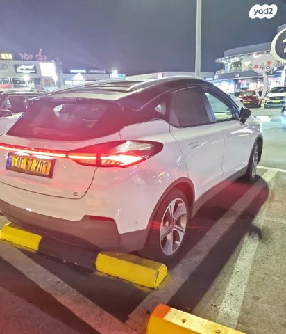 מודעת רכב ג׳ילי Geometry C