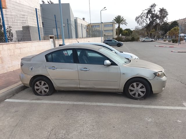 מודעת רכב מאזדה 3