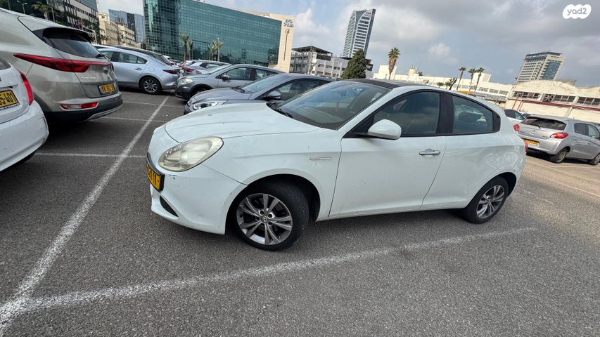 מודעת רכב אלפא רומיאו ג'ולייטה