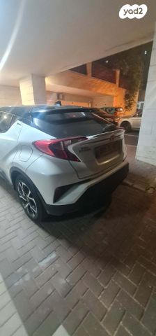 מודעת רכב טויוטה C-HR