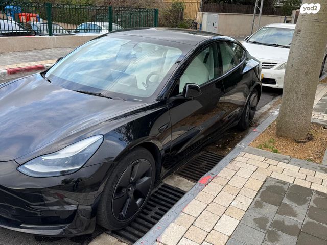 מודעת רכב טסלה מודל 3