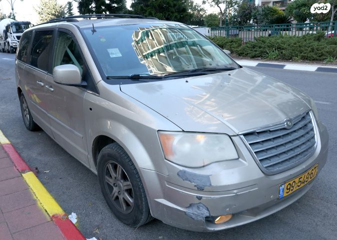 מודעת רכב קרייזלר גראנד וויאג'ר