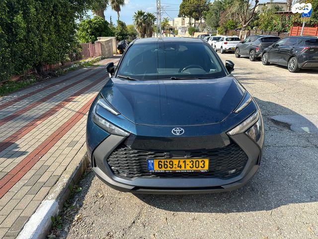 מודעת רכב טויוטה C-HR
