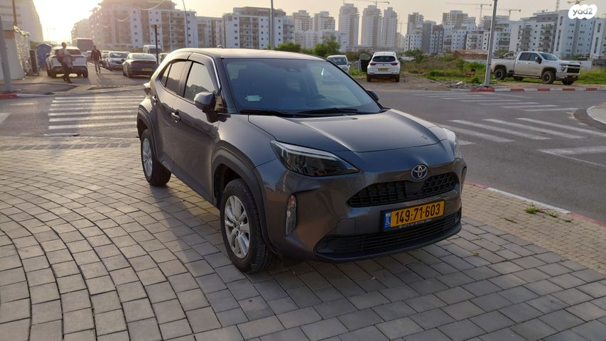 מודעת רכב טויוטה יאריס קרוס