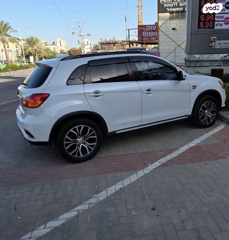 מודעת רכב מיצובישי ASX